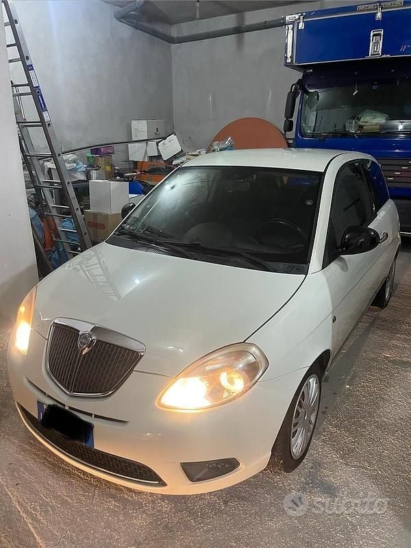Usata Lancia Ypsilon 75 CV (55 kW) 2011 Utilitaria
