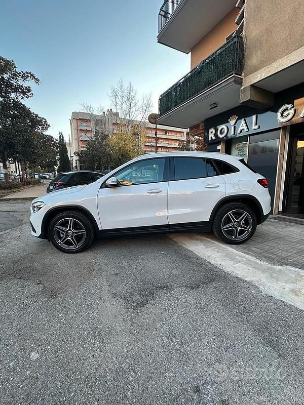 Gebraucht Mercedes GLA200 Business 150 PS (110 kW) 2022 Weiß SUV