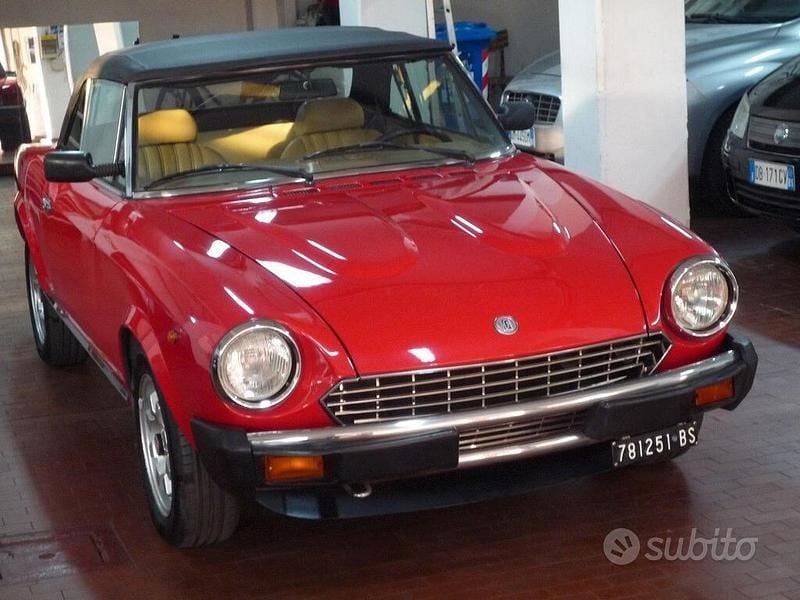 Usata Fiat 124 Spider 104 CV (76 kW) 1982 Rosso Cabrio