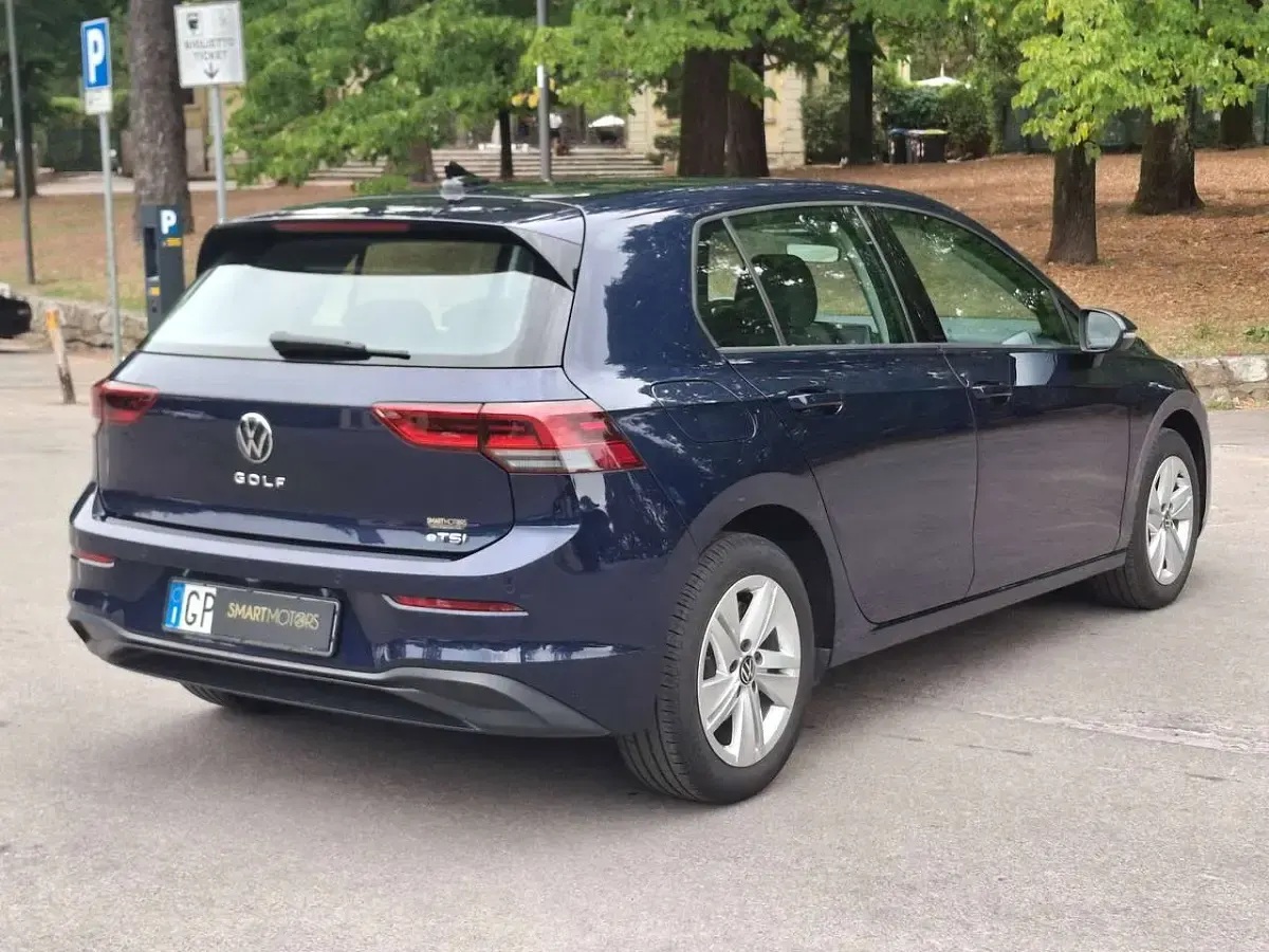 Usata VW Golf VIII 131 CV (96 kW) 2023 Blu/azzurro Berlina