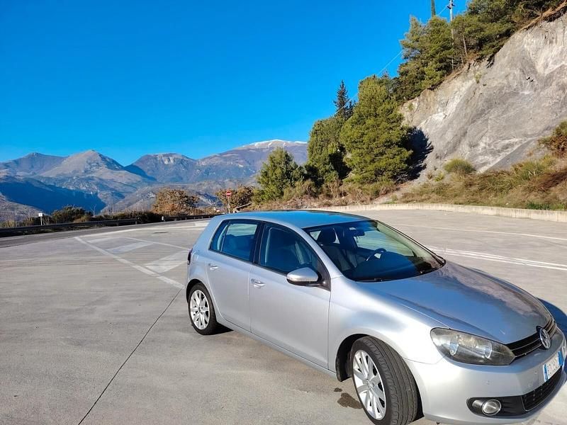Usata VW Golf VI Comfortline 104 CV (76 kW) 2011 Argento Utilitaria