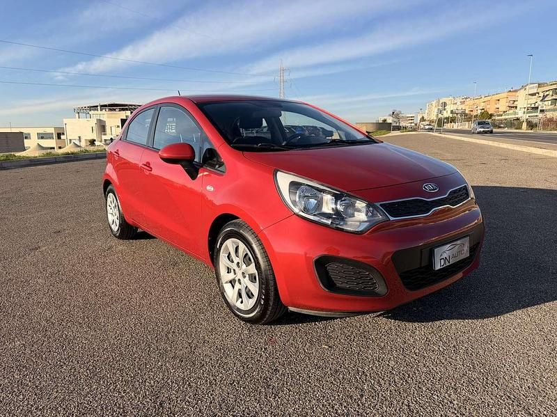 Usata Kia Rio 75 CV (55 kW) 2013 Rosso Berlina