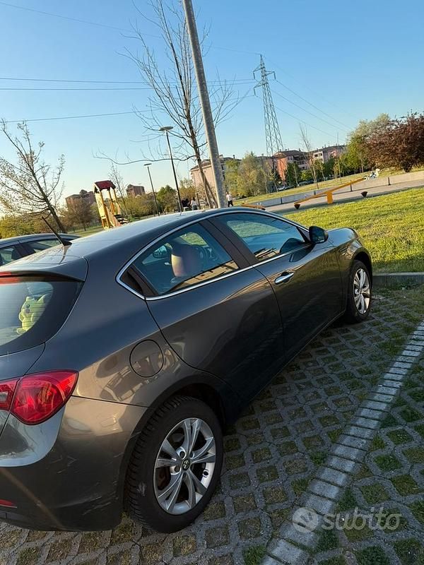 Usata Alfa Romeo Giulietta 2011 Grigio Utilitaria