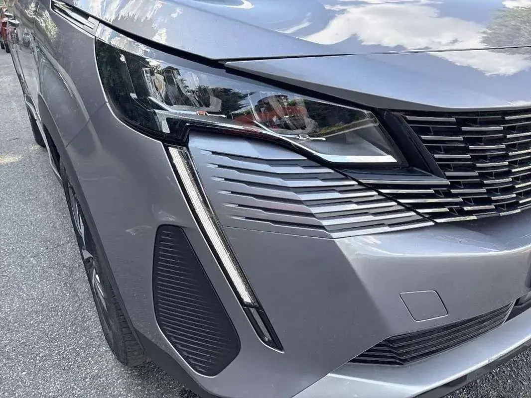 Usata Peugeot 5008 Allure 131 CV (96 kW) 2024 Argento SUV