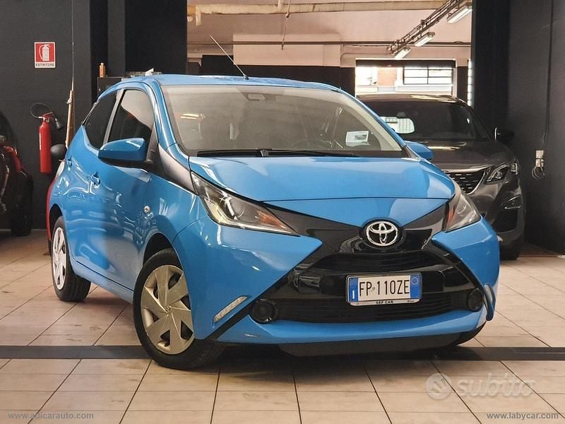 Blu/azzurro Usata 2018 Toyota Aygo X-play Due volumi | 9990 € (Buon prezzo) - Immagine 1/4