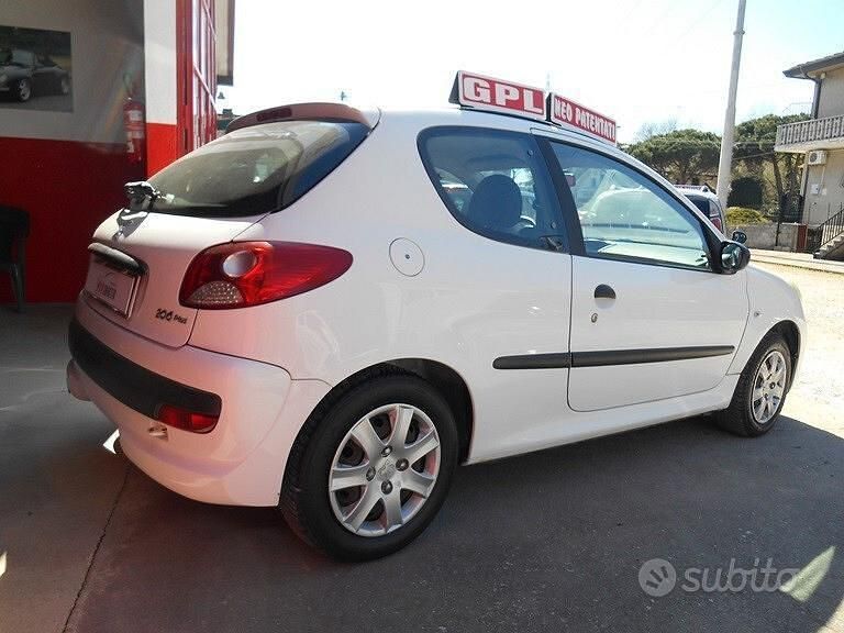 Usata Peugeot 206 60 CV (44 kW) 2010 Bianco Berlina