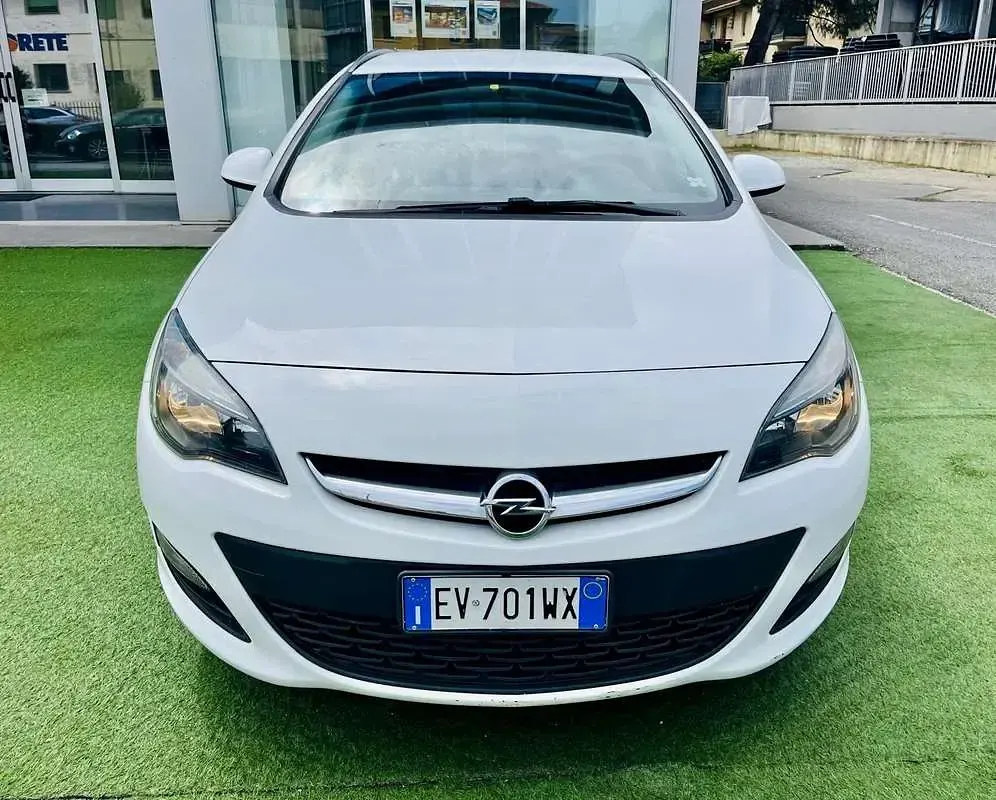 Usata Opel Astra 110 CV (80 kW) 2014 Bianco Station wagon