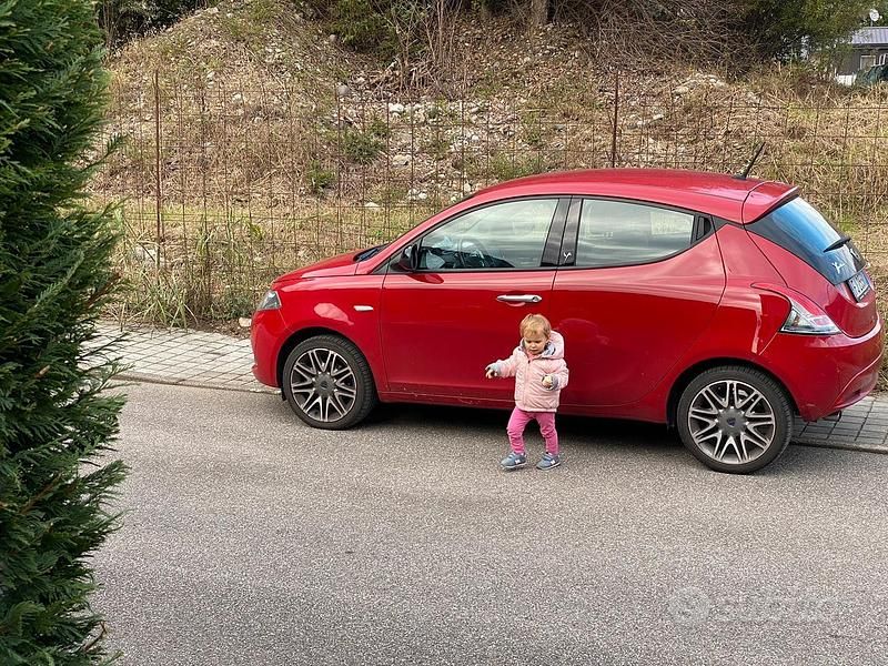 Usata Lancia Ypsilon 69 CV (50 kW) 2017 Rosso Utilitaria