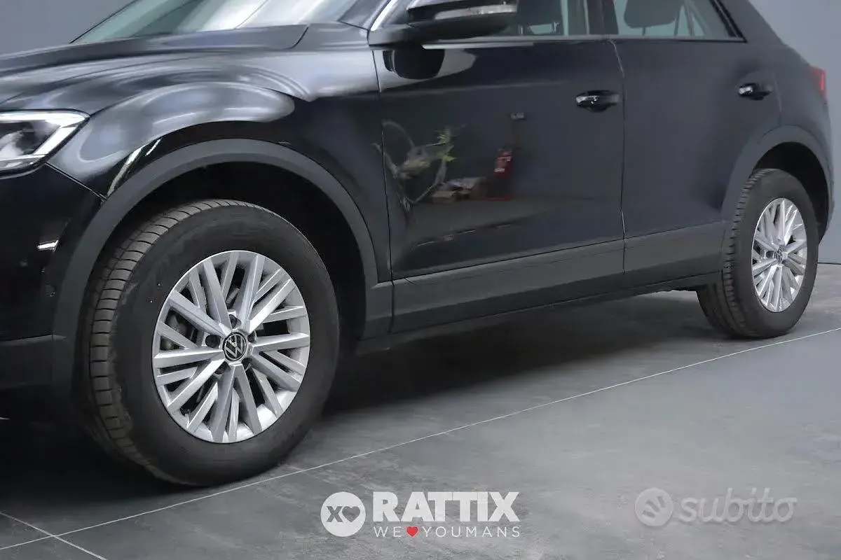 Usata VW T-Roc Life 116 CV (85 kW) 2025 Deep black SUV