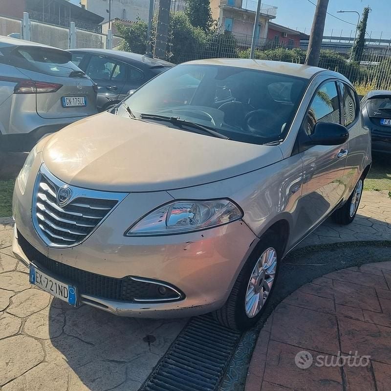 Usata Lancia Ypsilon Silver 85 CV (62 kW) 2014 Giallo Utilitaria
