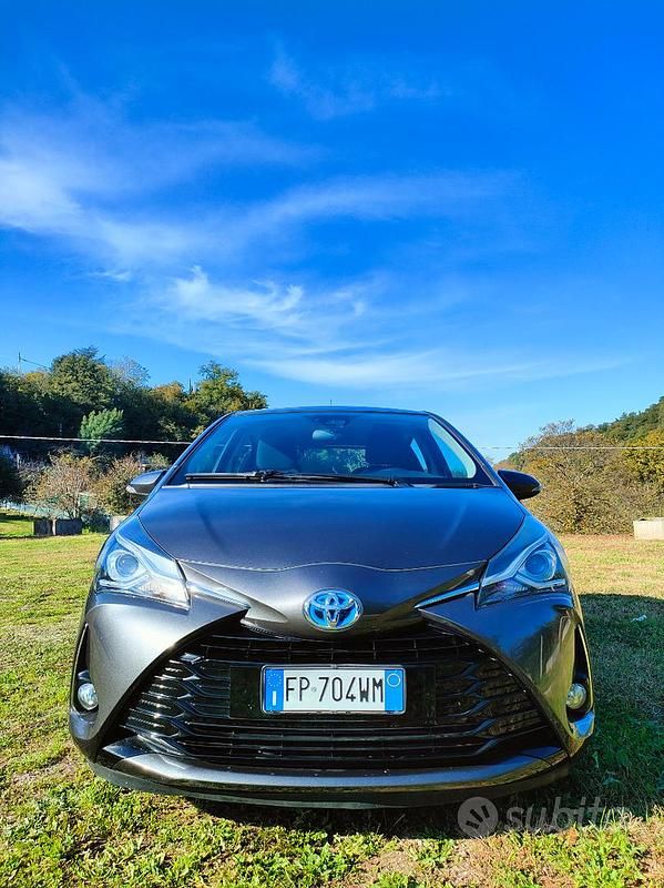 Usata Toyota Yaris Hybrid Active 73 CV (53 kW) 2018 Grigio Utilitaria