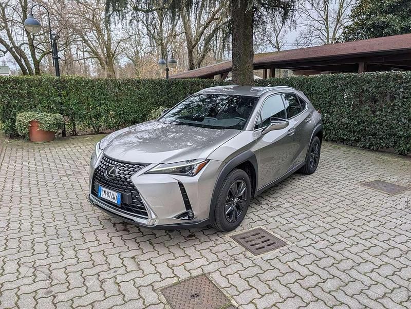 Usata Lexus UX 250h 145 CV (106 kW) 2023 Sonic titanium SUV