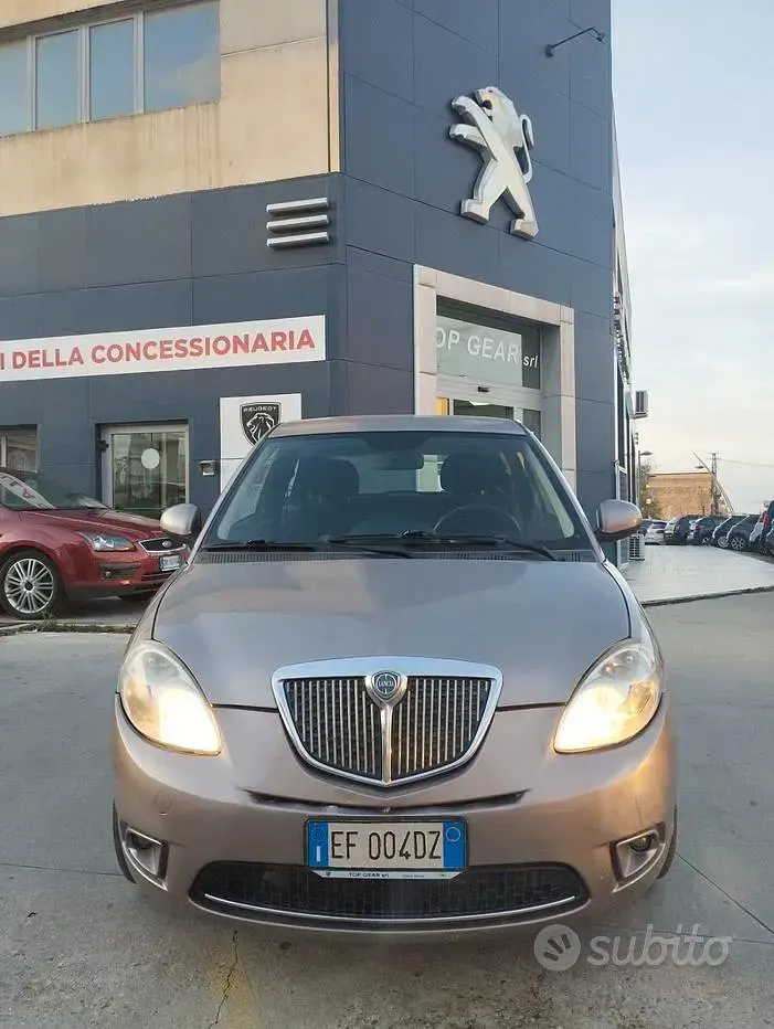 Usata Lancia Ypsilon 69 CV (50 kW) 2010 Giallo Utilitaria