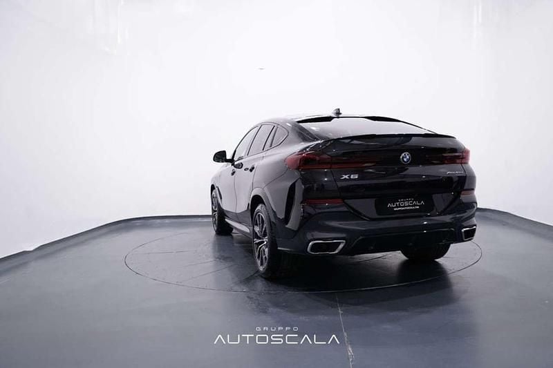Usata BMW X6 M Sport 340 CV (250 kW) 2022 Saphirschwarz metallizzato SUV