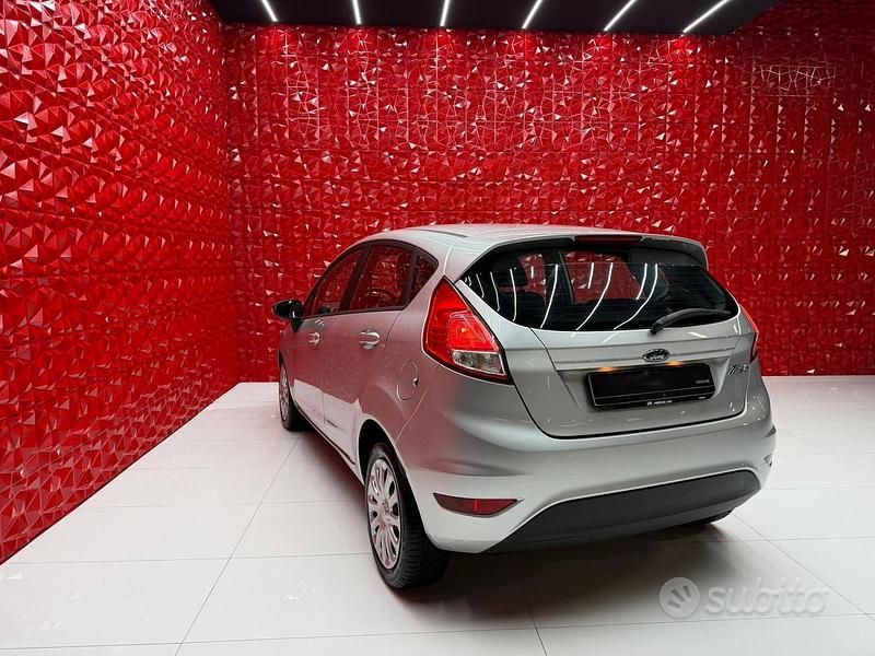 Usata Ford Fiesta 95 CV (69 kW) 2017 Grigio Berlina