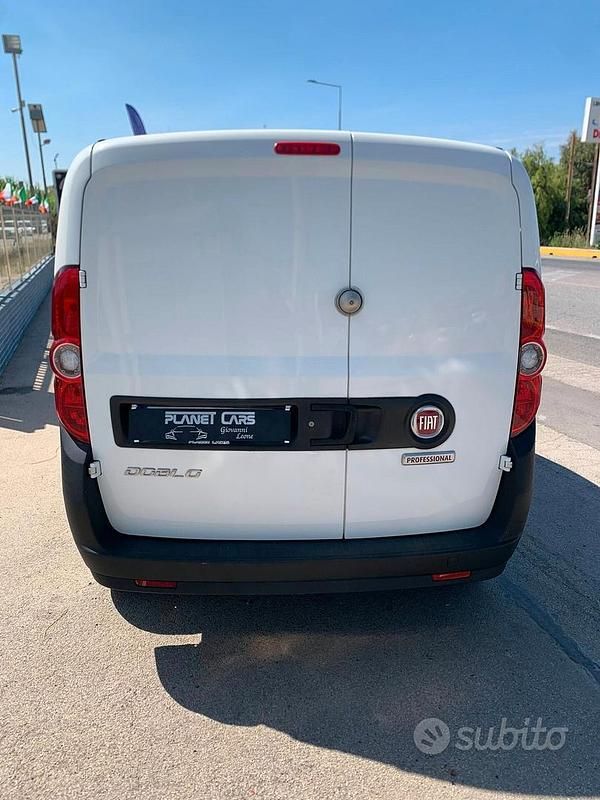 Usata Fiat Doblò Lounge 95 CV (69 kW) 2021 Bianco Monovolume