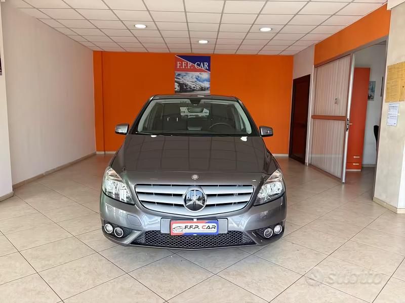 Usata Mercedes B160 Executive 122 CV (89 kW) 2012 Grigio Monovolume