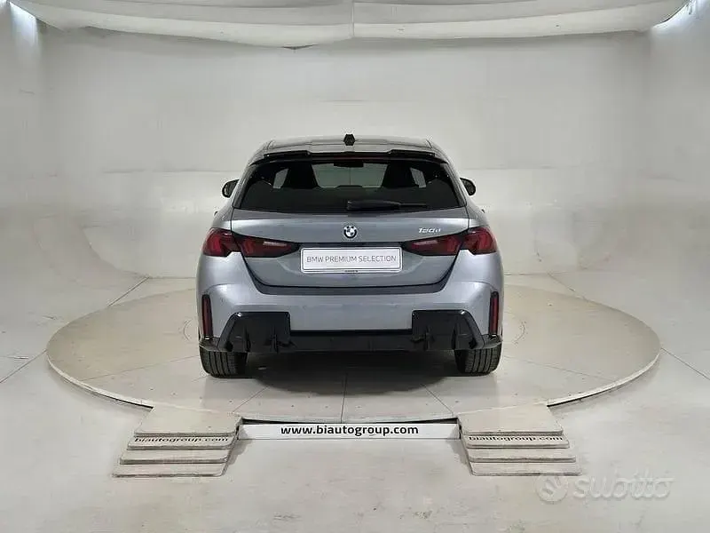 Usata BMW 120 Performance 163 CV (119 kW) 2025 Grigio Utilitaria