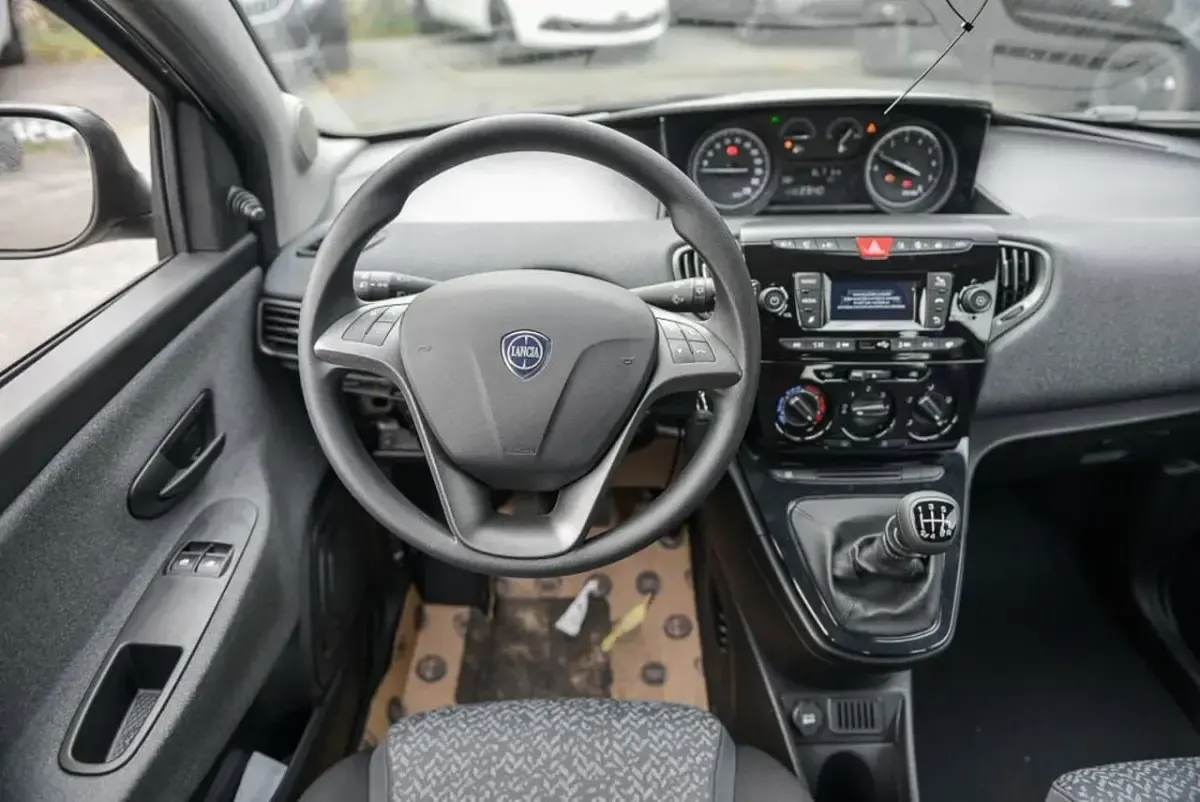 Usata Lancia Ypsilon Silver 70 CV (51 kW) 2023 Grigio Utilitaria