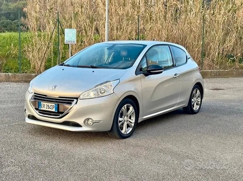 Usata Peugeot 208 Allure 120 CV (88 kW) 2013 Argento Utilitaria