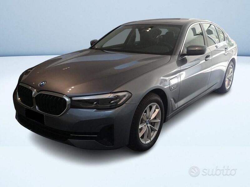Grigio Nuova 2025 BMW 520 Comfort Edition Tre volumi | 61.280 € (Buon prezzo) - Immagine 1/4