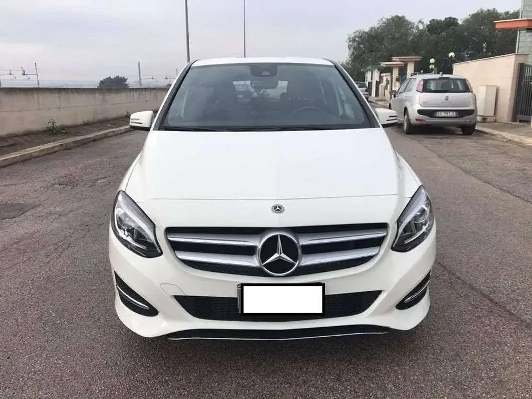 Usata Mercedes B180 109 CV (80 kW) 2017 Bianco Utilitaria