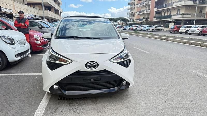 Usata Toyota Aygo Connect Style 72 CV (52 kW) 2020 Bianco Utilitaria