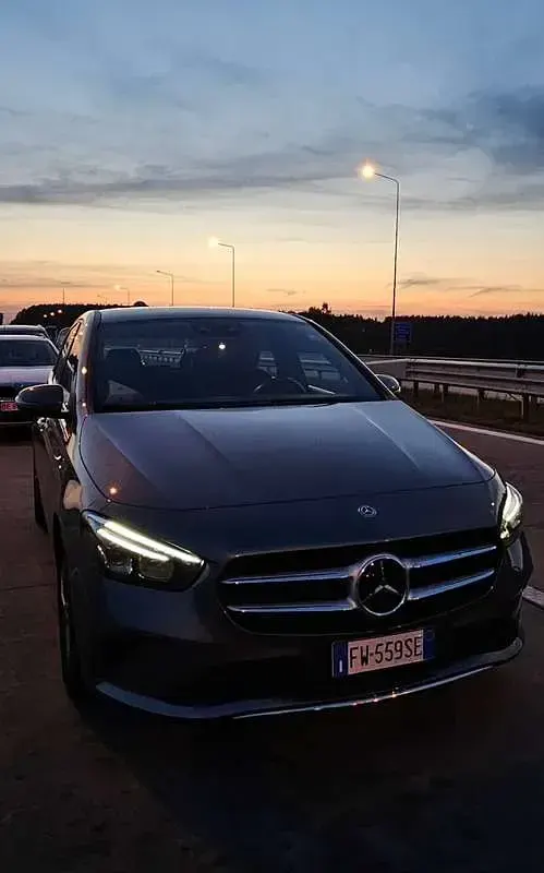 Usata Mercedes B220 Premium 190 CV (139 kW) 2019 Argento Utilitaria