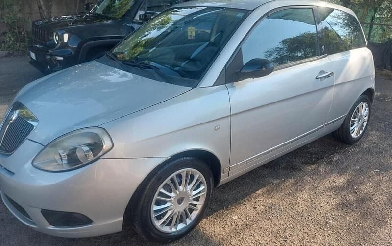 Grigio Usata 2011 Lancia Ypsilon Due volumi | 2849 € (Super prezzo) - Immagine 1/4