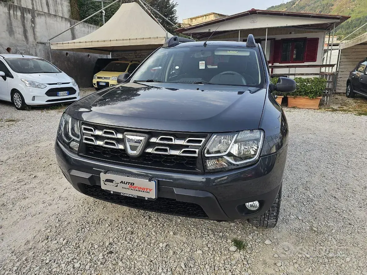 Usata Dacia Duster Lauréate 101 CV (74 kW) 2014 Grigio SUV