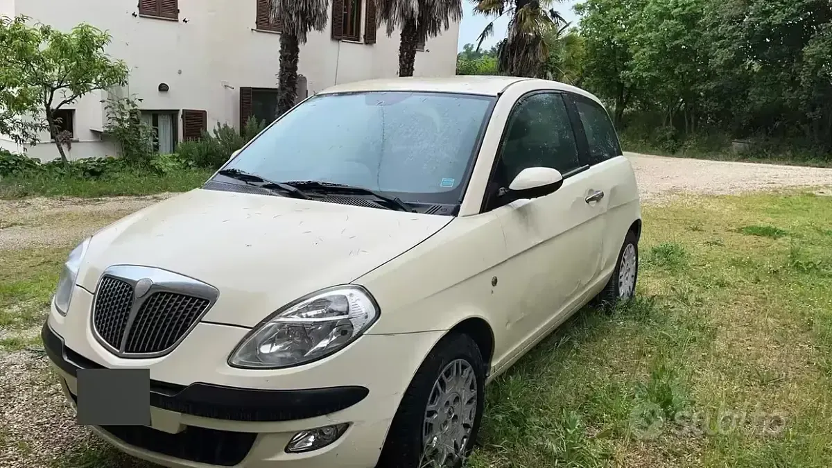 Usata Lancia Ypsilon 69 CV (50 kW) 2004 Giallo Utilitaria