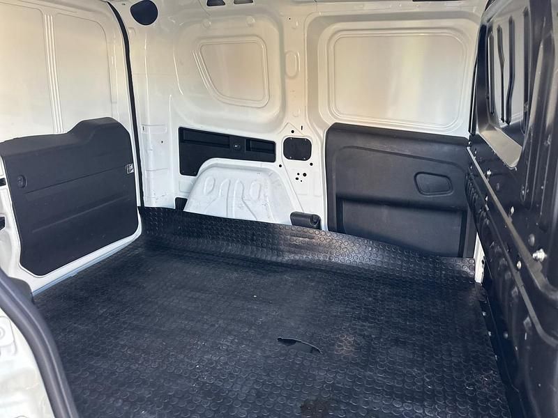 Usata Fiat Doblò Lounge 95 CV (69 kW) 2021 Bianco Monovolume