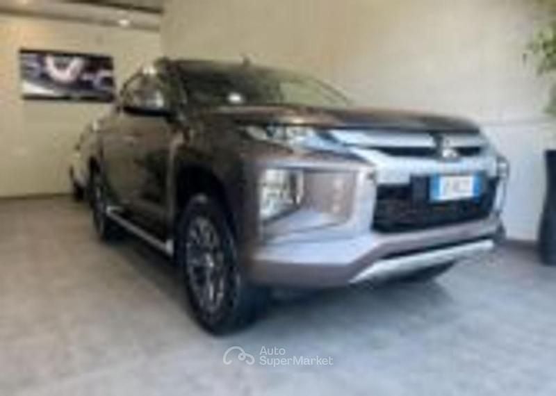 Usata Mitsubishi L200 150 CV (110 kW) 2021 Bronze Pick-up