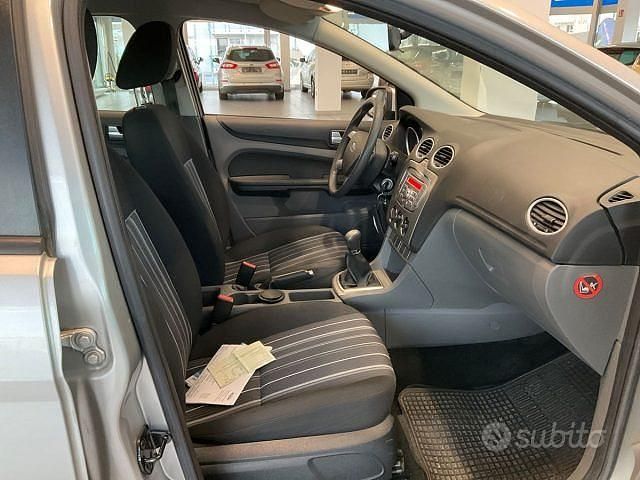 Usata Ford Focus 101 CV (74 kW) 2010 Grigio Station wagon