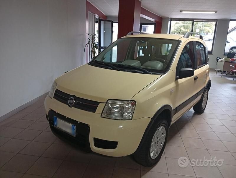Usata Fiat Panda 4x4 59 CV (43 kW) 2005 Giallo Utilitaria