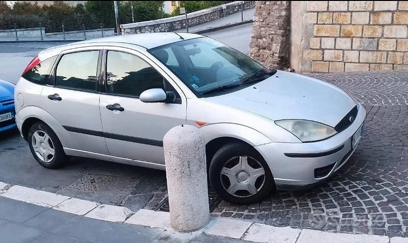 Usata Ford Focus 90 CV (66 kW) 2002 Grigio Berlina