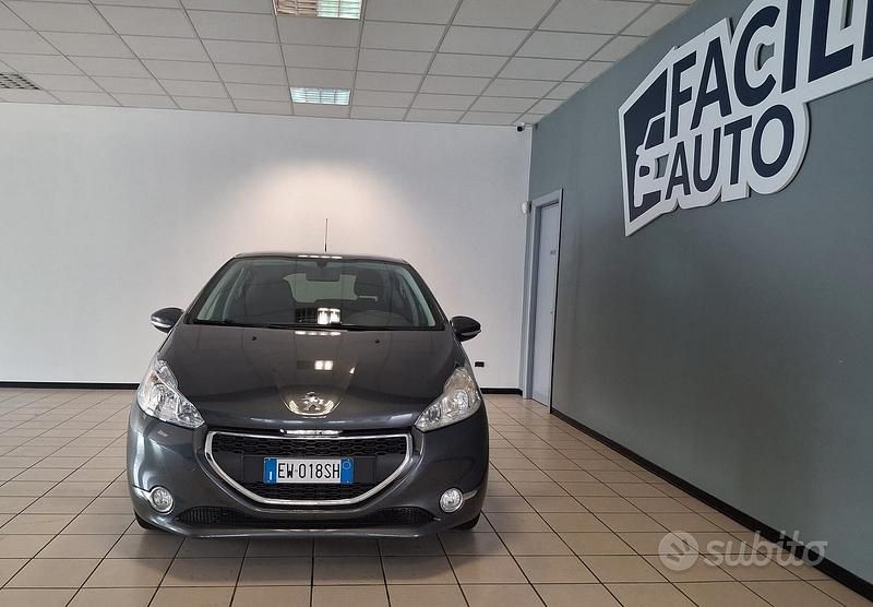 Usata Peugeot 208 Allure 82 CV (60 kW) 2014 Grigio Utilitaria