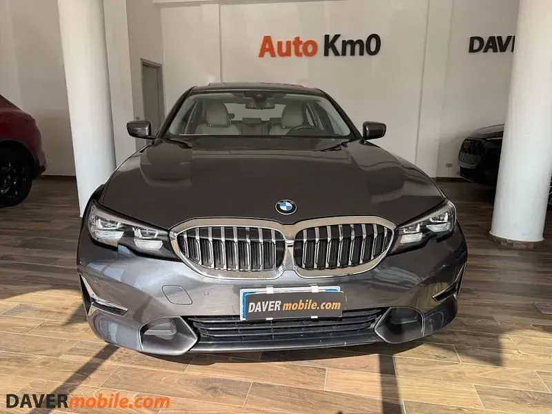 Usata BMW 330e Luxury Line 292 CV (214 kW) 2019 Grigio scuro Berlina