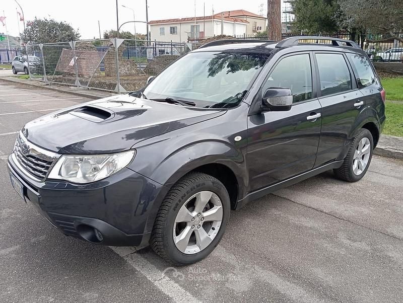 Usata Subaru Forester 147 CV (108 kW) 2010 Gray SUV