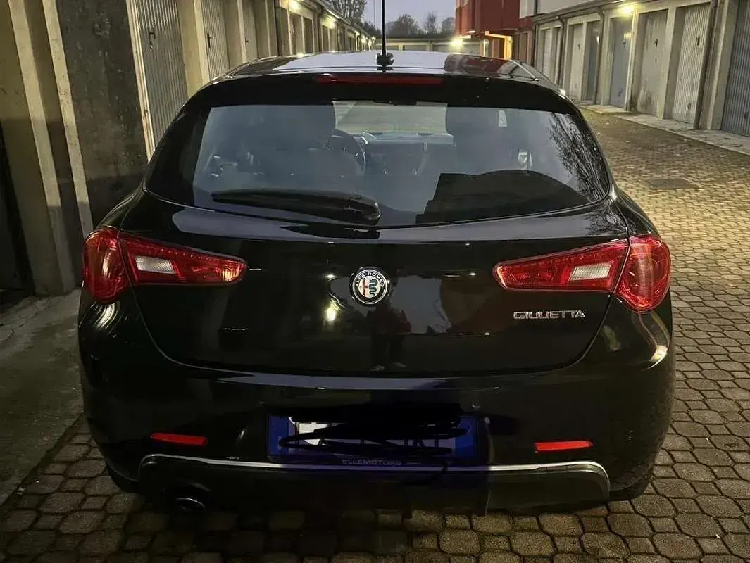 Usata Alfa Romeo Giulietta Business 120 CV (88 kW) 2019 Nero Utilitaria