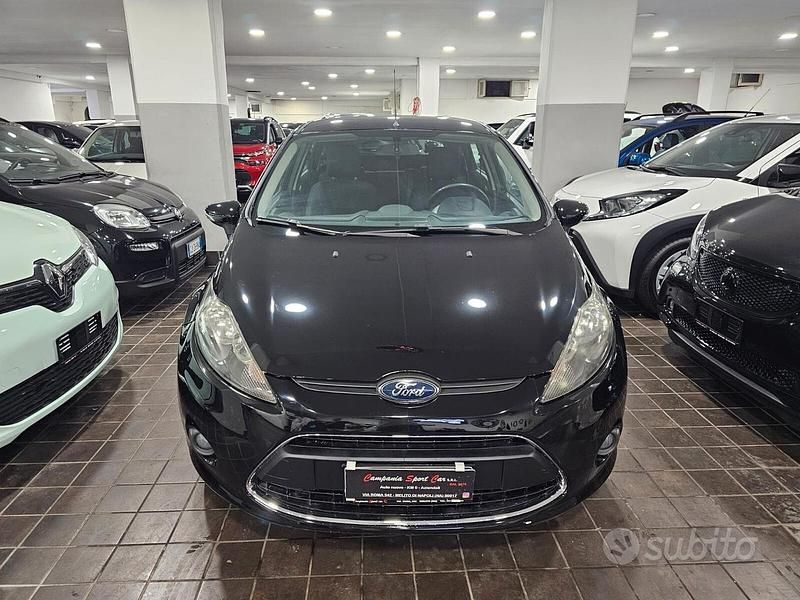 Usata Ford Fiesta Titanium 70 CV (51 kW) 2010 Nero metallizzato Utilitaria