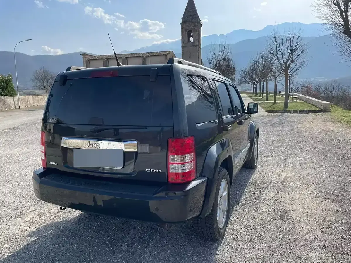 Usata Jeep Cherokee Limited 200 CV (147 kW) 2011 Nero SUV