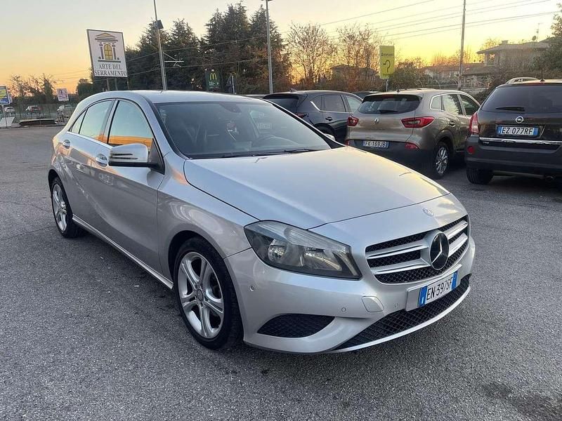 Usata Mercedes A180 109 CV (80 kW) 2012 Argento Berlina