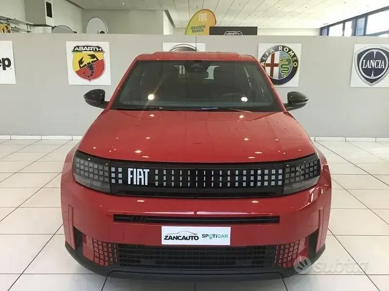 Nuova Fiat Grande Panda Icon 101 CV (74 kW) 2026 Rosso Utilitaria