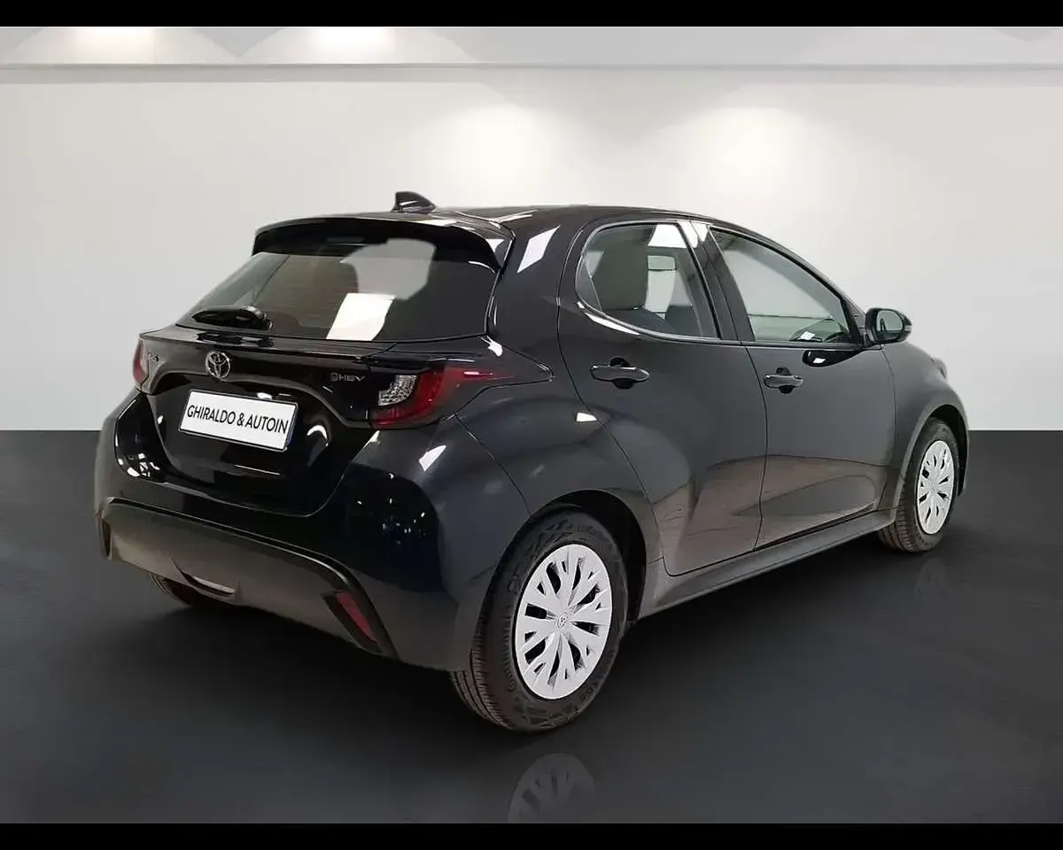 Usata Toyota Yaris Hybrid Active 116 CV (85 kW) 2025 Nero Berlina