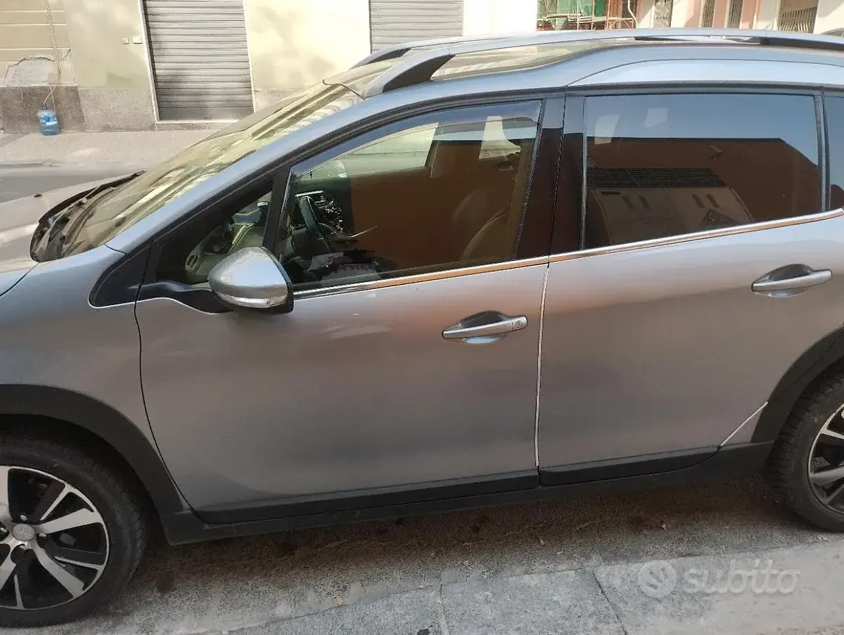Usata Peugeot 2008 99 CV (72 kW) 2017 Grigio SUV