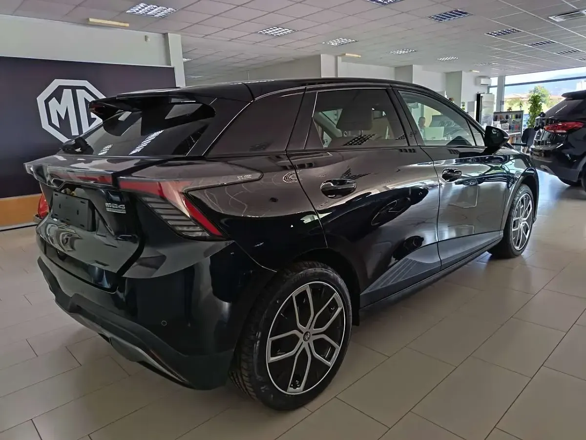 Nuova MG MG4 EV Luxury 67 kW (92 CV) 2026 Nero Utilitaria