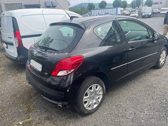 Gebraucht Peugeot 207 75 PS (55 kW) 2011 Schwarz Kleinwagen