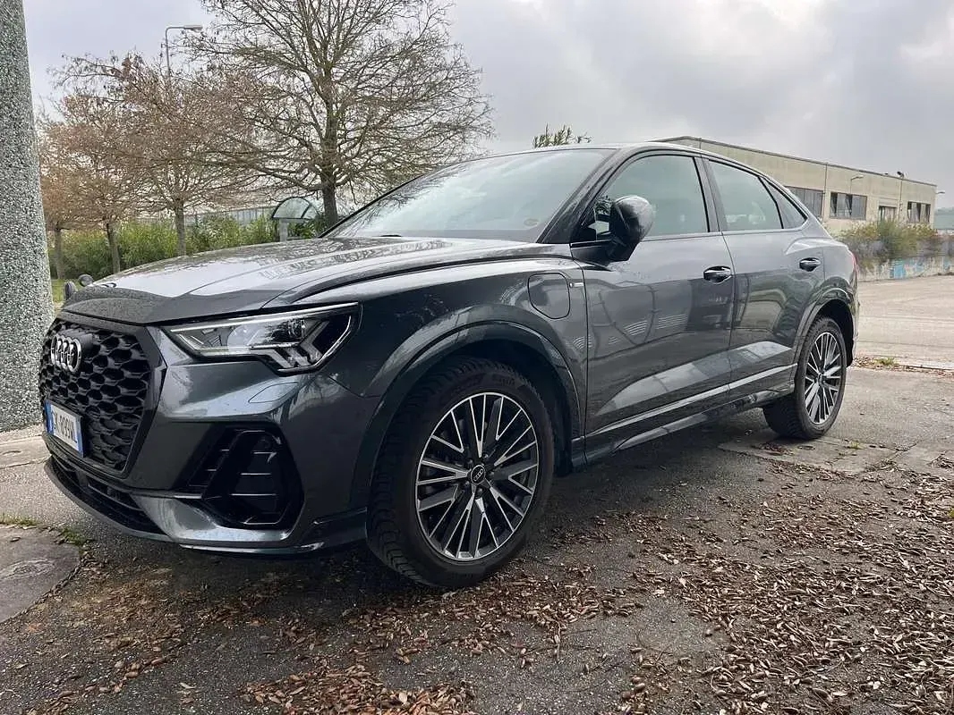 Usata Audi Q3 Sportback S-Line 150 CV (110 kW) 2021 Grigio SUV