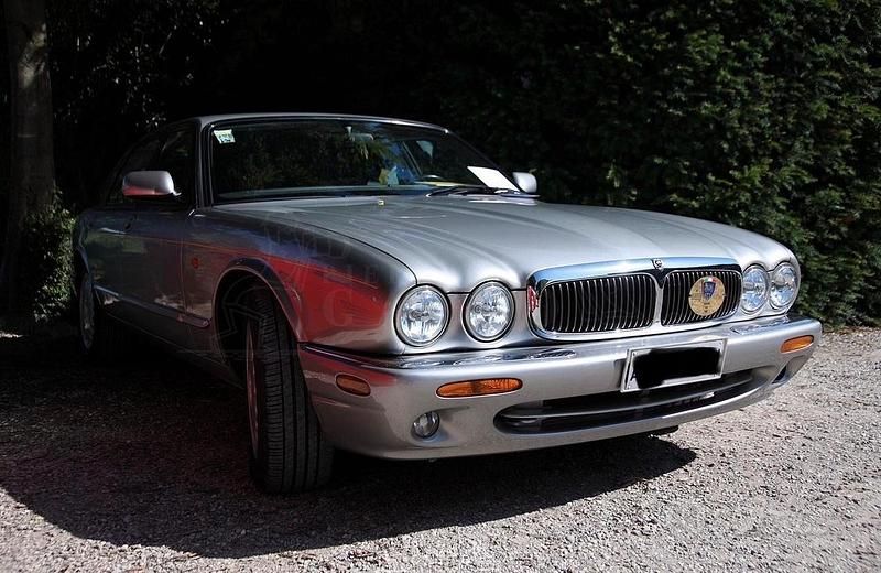 Usata 1998 Jaguar XJ8 Tre volumi | 20.000 € (Buon prezzo) - Immagine 1/4